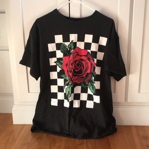 Oversized checkered tee with rose
